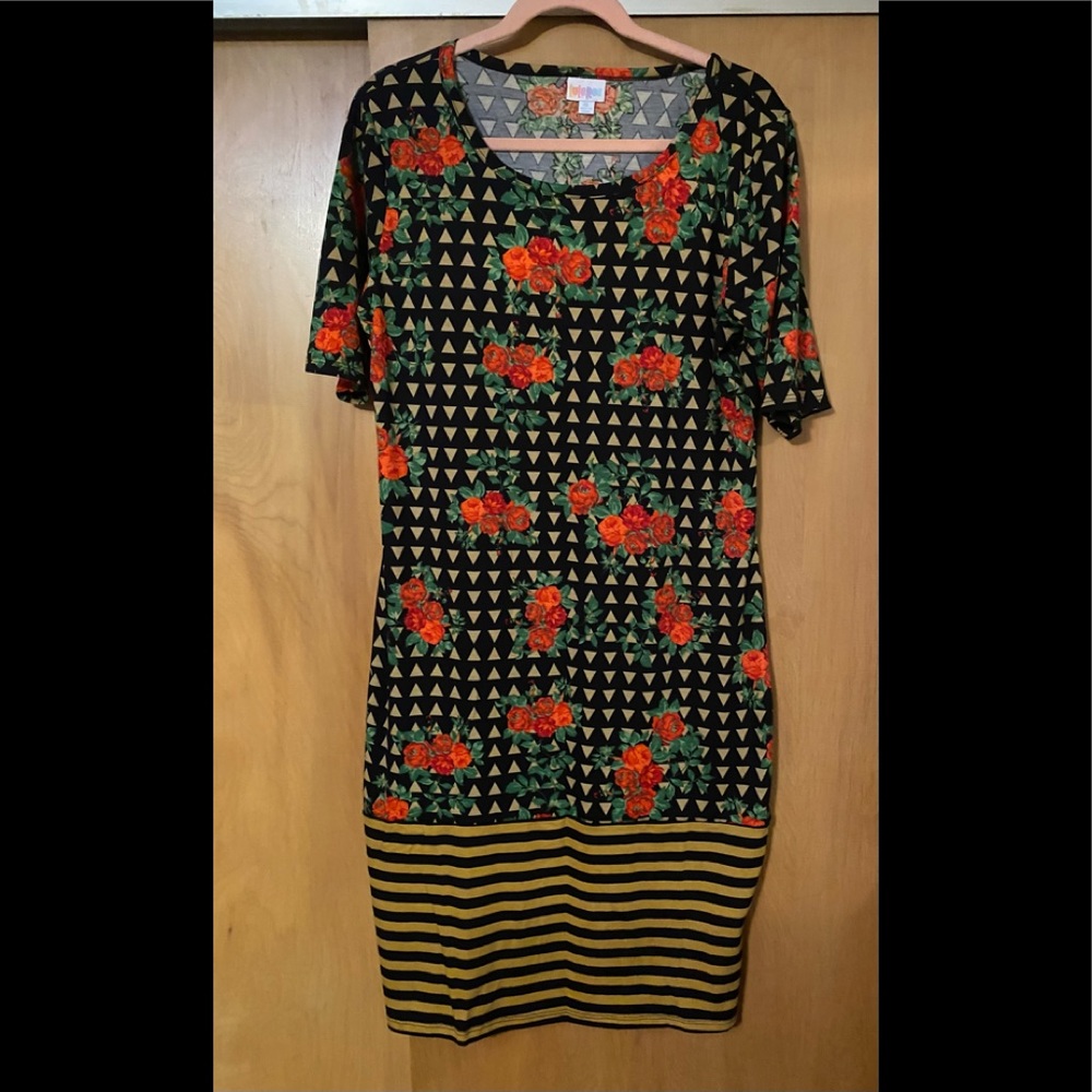 Unicorn Lularoe dipped roses 🌹 Julia dress❤️
